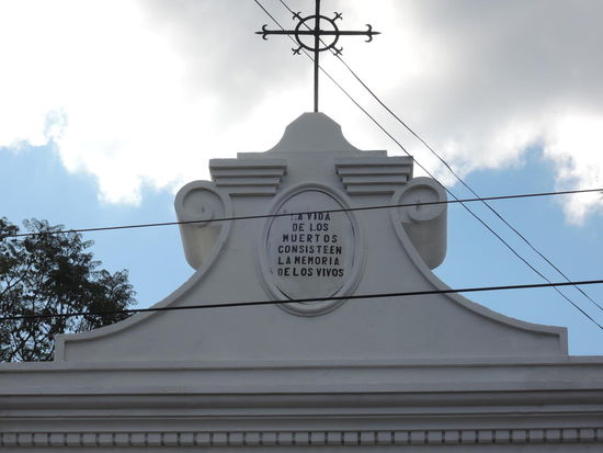 Das Leben der Toten existiert in den Erinnerungen der Lebenden