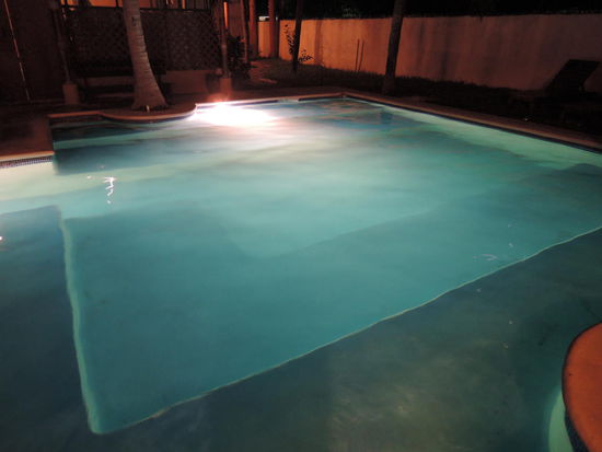 Gleich vor der Zimmertuer gab's einen Pool 