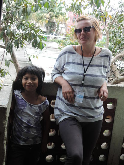 Dana mit einer kleinen Guatemaltekin