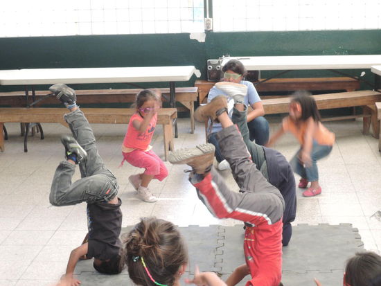 Die Kiddies lernen hier Hiphop