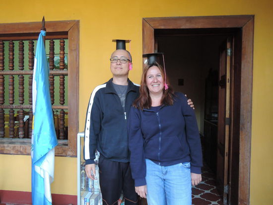 Fuser und ich mit den Graduationshueten