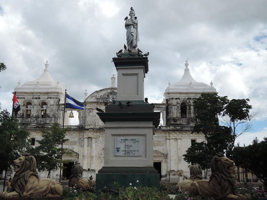 Parque Central mit Kathedrale