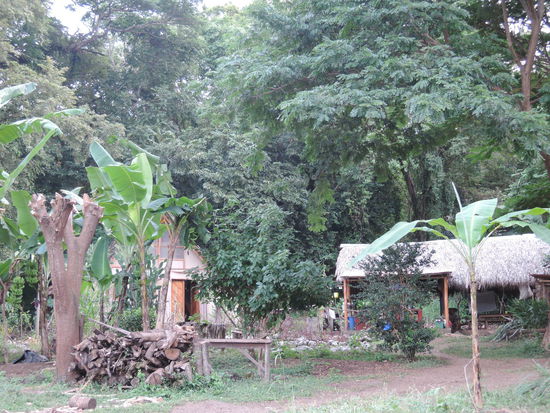 Kleines Haus (Casita) fuer Volunteere und rechts die Kueche