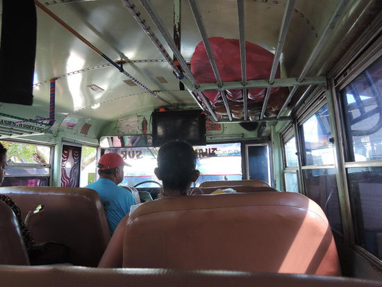 Im Chickenbus, da war er noch leer.