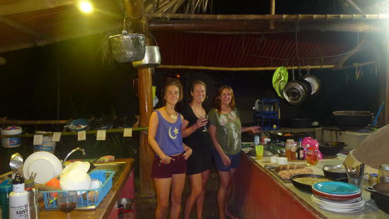 Wir Maedls beim Kochen