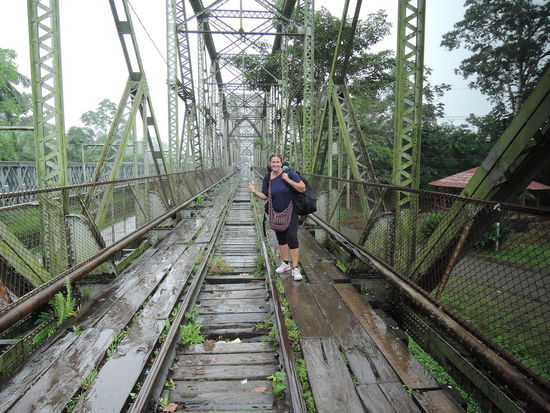 Grenzuebergang Costa Rica|Panama mit der morschen Bruecke