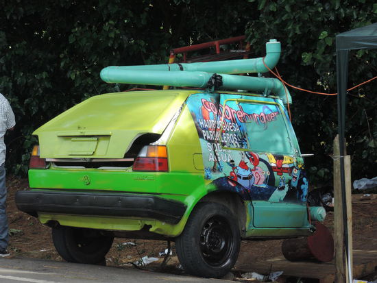 Das war mal ein Auto, jetzt ist es ein Grill