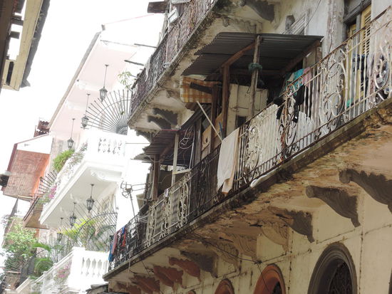 direkt neben sehr alten Haeusern