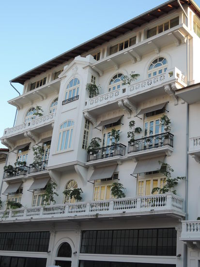 Das amerikanische Hotel (heute total renoviert) war vorher eine Drogenhochburg.