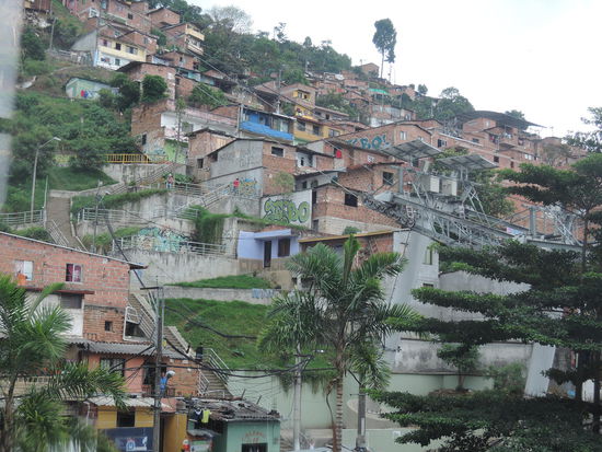 ...und die Armenviertel in Medellin