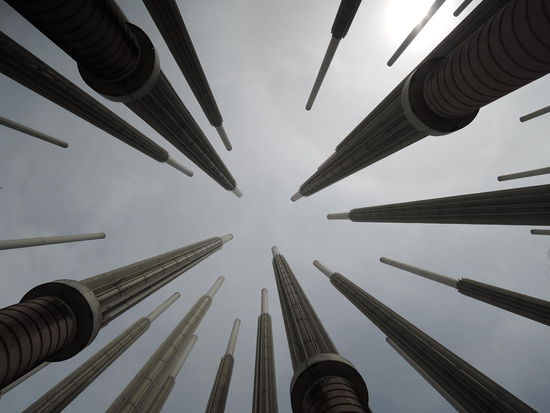 Platz des Lichts: das sind alles Lichtroehren