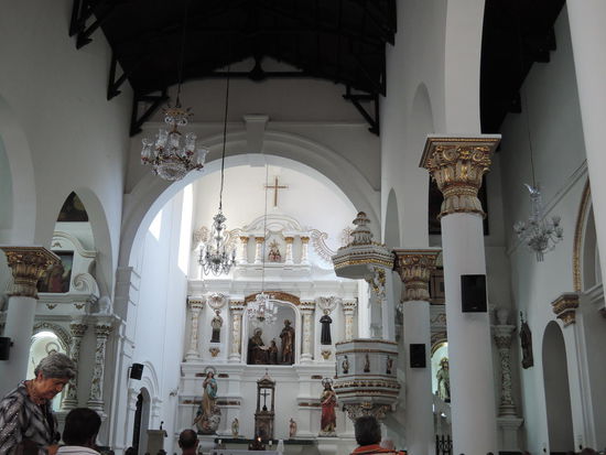 Drinnen die Betenden...