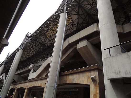 Das Metrosystem in Medellin: ist 20 Jahre alt, aber man sieht keinen Kratzer und nichts ist angeschmiert. Die Paisas sind besonders stolz auf ihre Metro