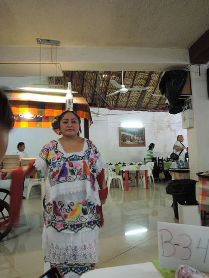 Mexikanische Volkstaenzerin