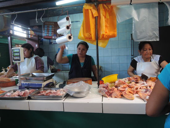 Die in der Mitte ist die Hendlfrau unseres Vertrauens.