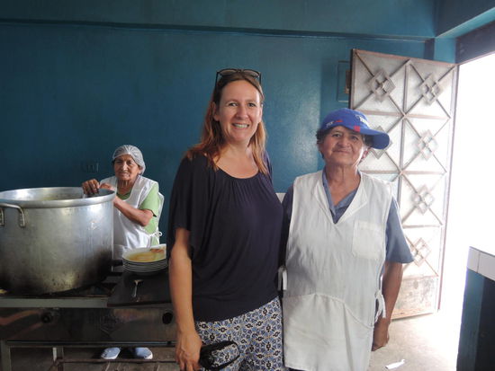Die fleissigen Maedls von der Kantine