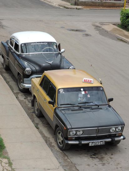 Ausser den Amischlitten sieht man hier eine andere Sorte Auto an jeder Ecke: Lada