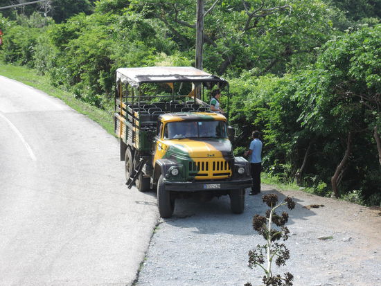Mit diesen Lastern ging es nach Topes de Collantes