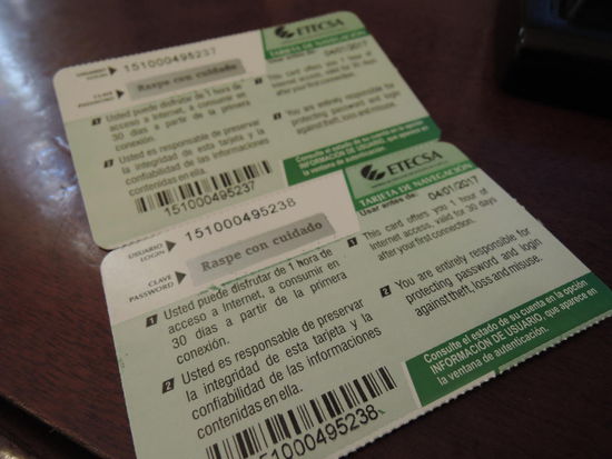 Da kauft man sich so eine Karte mit einem Code drauf und dann gibt es mal fuer eine Stunde Internet. Am Computer zaehlt dann eine Uhr die Sekunden runter, 1 Stunde ist da ploetzlich garnix!