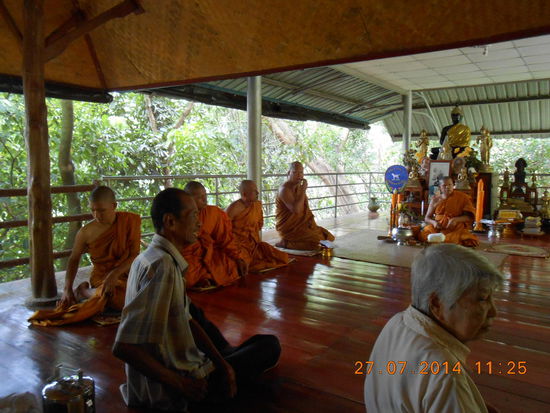 Die Mönche versammeln sich zum Gebet...