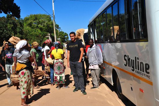 Ein lustiges Völkchen waren die Mosambikaner dieser kleinen Ortschaft, in der wir Halt machten, um uns zu versorgen. Das war - vor allem im Norden des Landes - nicht immer so.