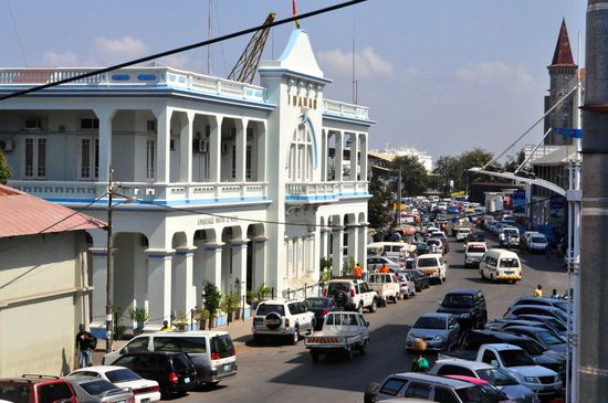 Lebhaftes Shoppingviertel in Maputo.