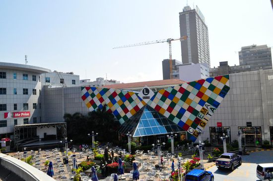 Einkaufszentrum in Maputo. Dieses Bild musste ich heimlich fertigen - es herrschte strenges Fotografierverbot.