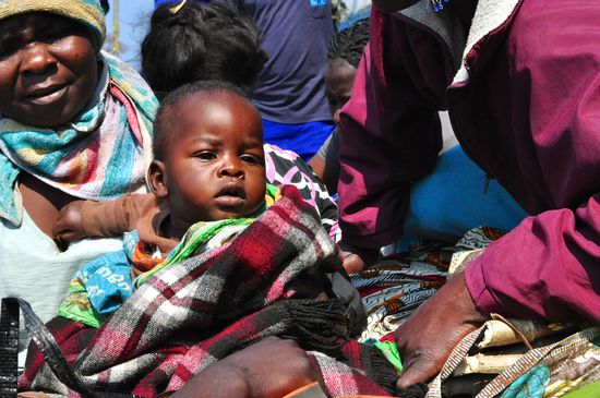 Gedränge auf unserem Rettungsboot. Die Kinder haben Nerven aus Stahl - keines weint oder beschwert sich.
