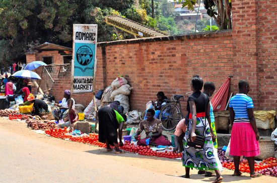 Alltag in den Straßen von Nkhata Bay.