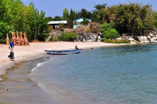 Buchten wie diese mit feinstem Sand und kristallklarem Wasser fanden sich hinter beinahe jeder Wegbiegung.