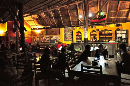 Unsere Stammkneipe am Malawi-See mit Live-Musik, Darbietungen lokaler Interpreten, westlicher und afrikanischer Küche.