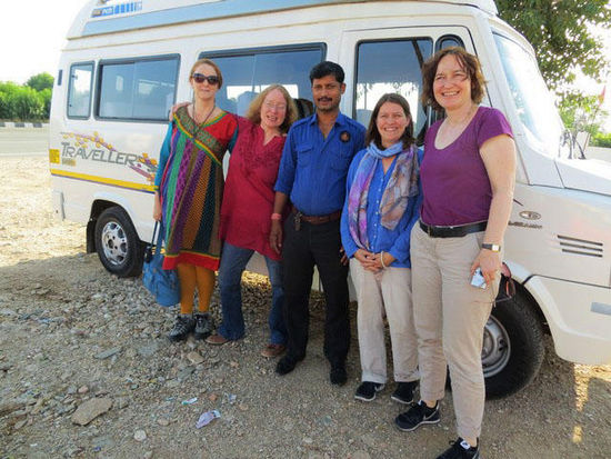 Unser Bus mit Fahrer Santhos von Pushkar nach Delhi