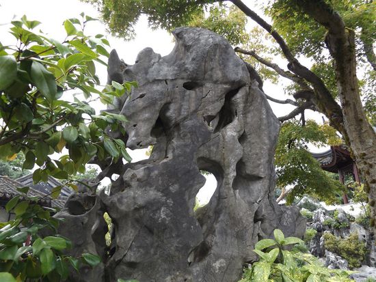 Wenn man genau hinsieht kann man auf der linken Seite des Felsens die Form eines Seepferdchens erkennen.