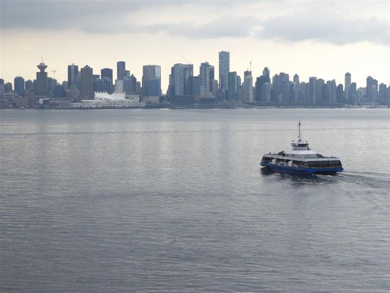 Blick vom Aussichtsturm in North Vancouver auf die Vancouver Skyline.