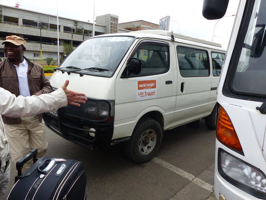Unser Mini-Buss mit unserem Driver David