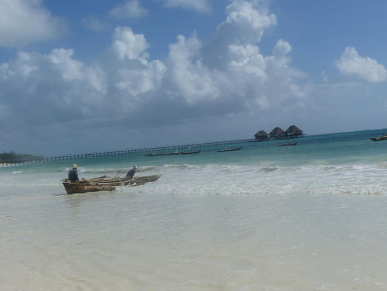 Fischer fahren aufs Meer hinaus