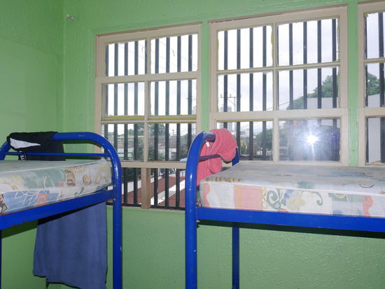 Hübsch,  oder? Benji kennt die Fenster irgendwo her...  H96 vs vfb