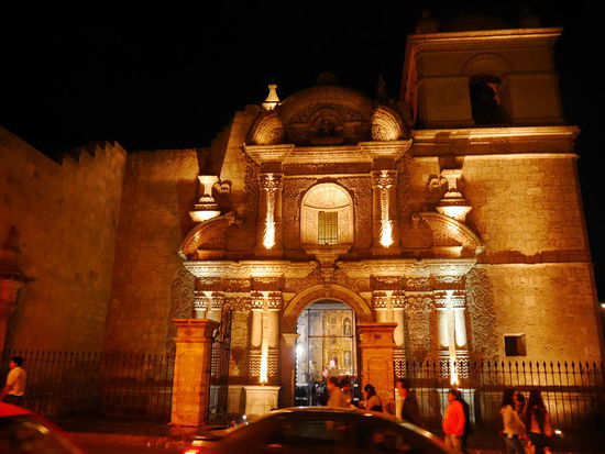 Iglesias La Compania - eine der aeltesten und schoensten Kirche der Stadt (hier gibt es gefuehlte 100 Kirchen.. 