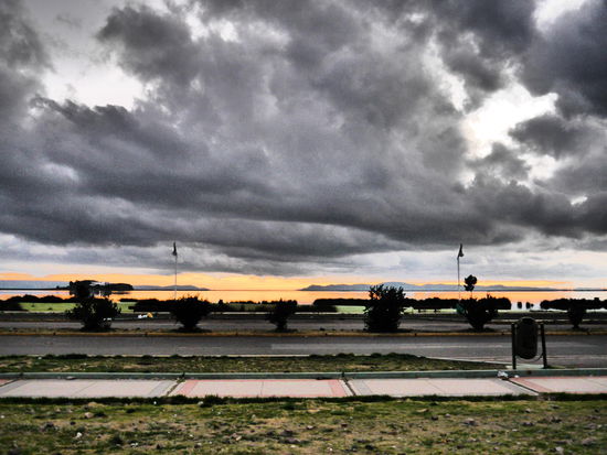 Sonnenaufgang über dem Titicacasee in Puno