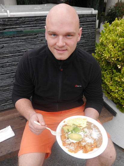 Frühstück am ersten Tag auf einem der größten Märkte in Kalifornien.  Wir haben uns essenstechnisch natürlich gleich angepasst...  Tacos, Rührei, Bohnen, Avocados,  Parmesan