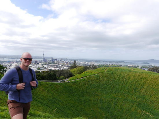 Mount Eden - Aucklands höchster Vulkan mit 50m tiefem grasbewachsenem Krater