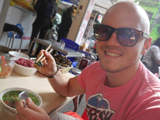 Benji isst Schneckensuppe