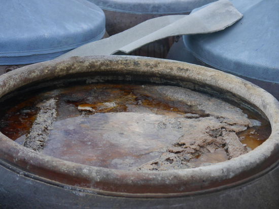 Fischsoße.. hierfür ist die Region um Phan Thiet bekannt... schade, dass wir euch keine Gerüche übermitteln können 