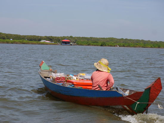 Schwimmender Supermarkt ; -)