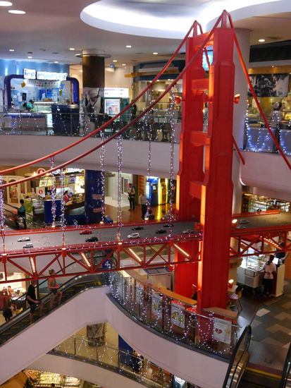 Terminal 21 - eine Mall die wie ein Flughafen aufgebaut ist; auf jeder Ebene landet man in einer anderen Stadt; genial gemacht,  muss man  wirklich mal gesehen haben