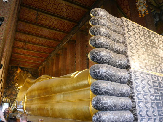 Größter liegender Buddha 46 m lang, 15 m hoch