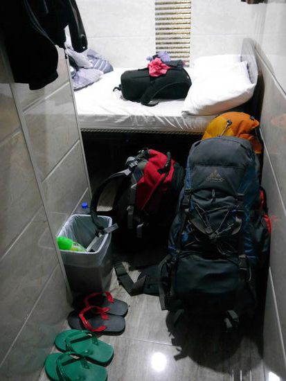 Unser Zimmer... von der Tür aus.. also wirklich mini