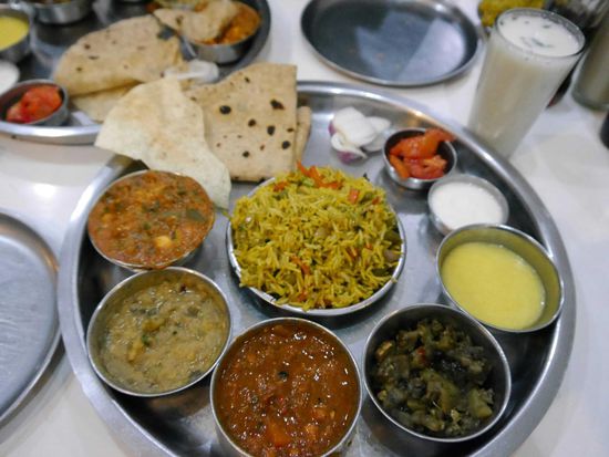 Die leckeren Thalis haben es uns sofort angetan - das alles gibt es für nen Euro