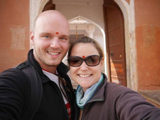 Auch wir kamen nicht ohne Bindi aus dem Tempel- aber ein bissle Glück kann ja nie schaden