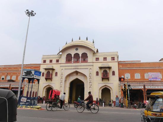 Eingangstor zur Pink City, das nur die Maharadscha Familie nutzen darf